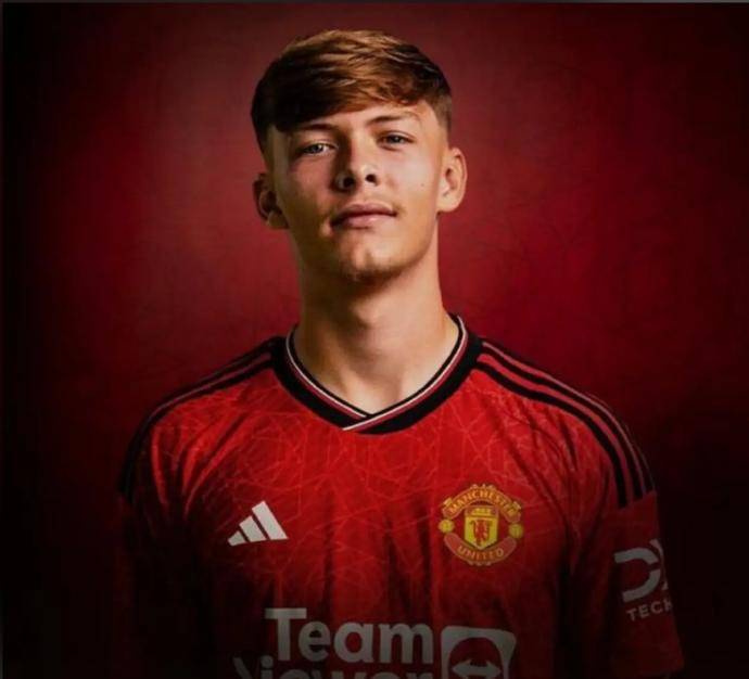 2600万卖掉，33场造31球！曼联肠子悔青：自家青木成法甲射手王